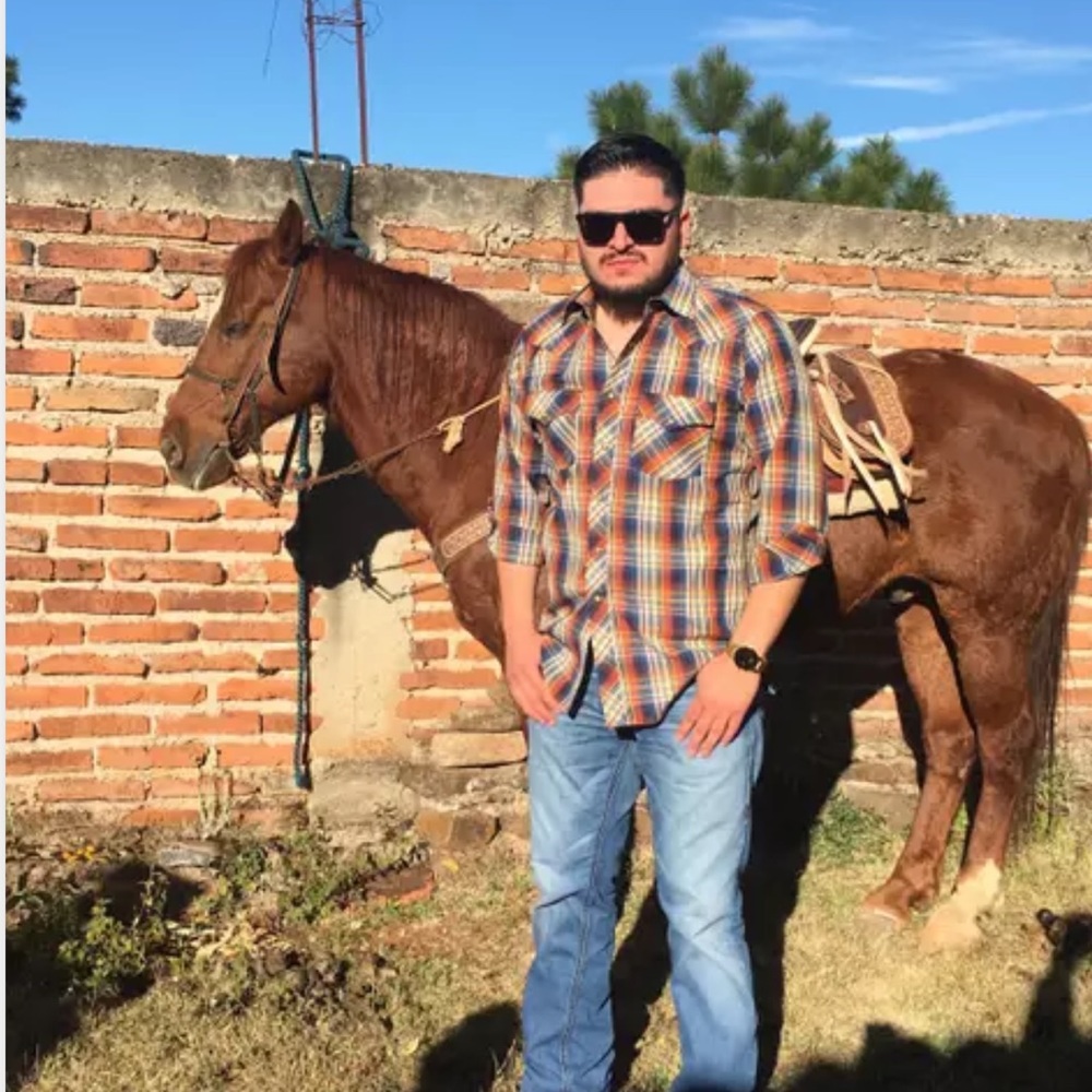 Meet your Posher, Alvaro